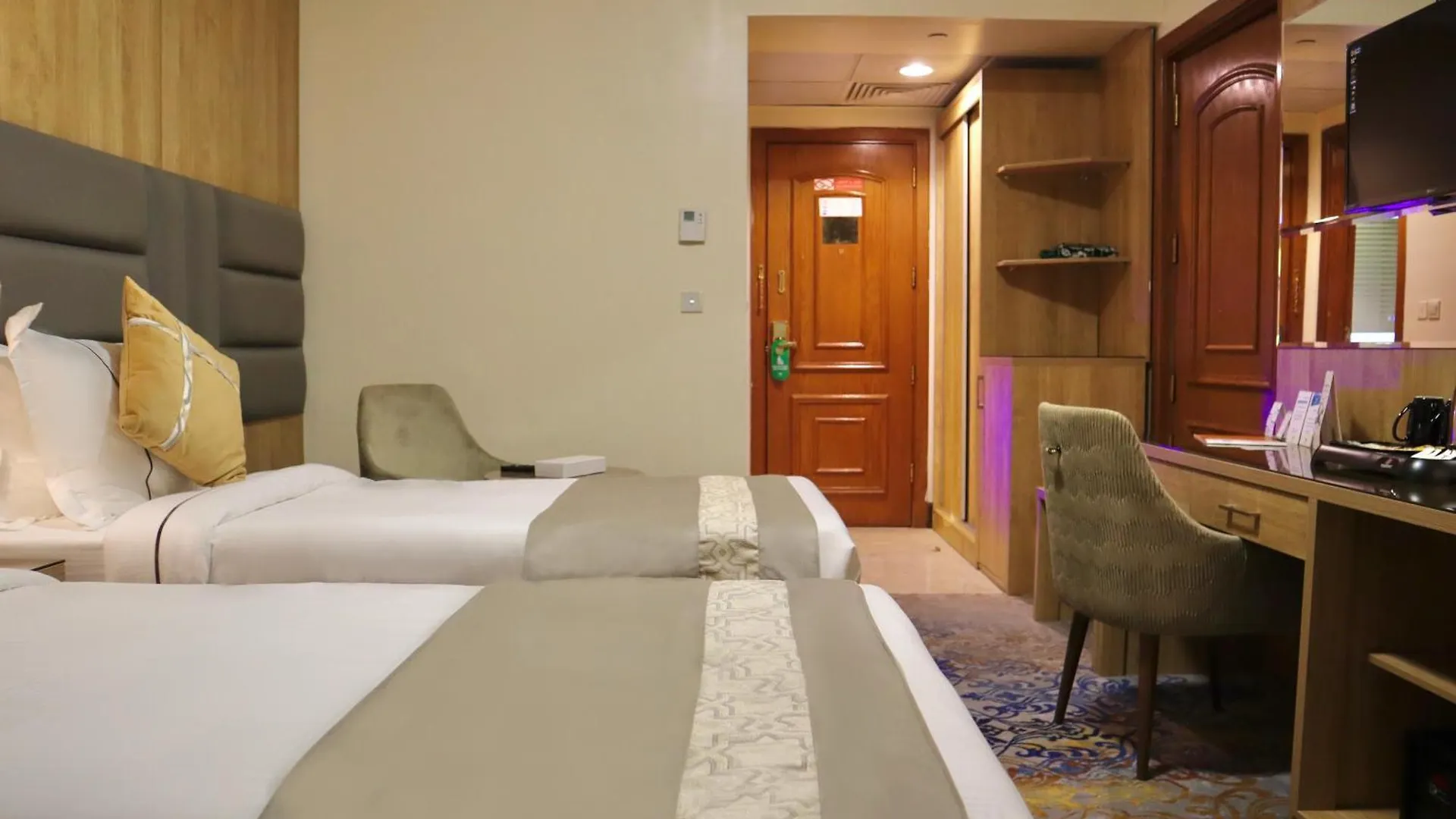 Zowar International Hotel Medina 4*,  Arabia Saudí